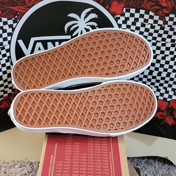 New Vans Classic Slip On Zig Zag Multi / True White Size Women's 5 - Picture 8 of 9